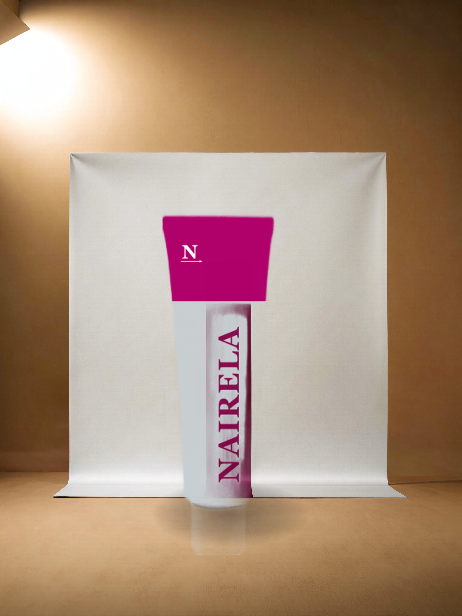 Nairela Arbutina 7% — detalle macro del envase y etiqueta